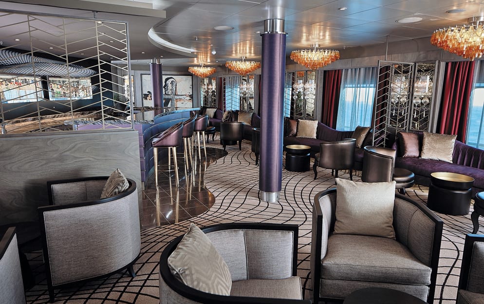 RSSC, Seven Seas Voyager, Voyager Lounge 1.jpg